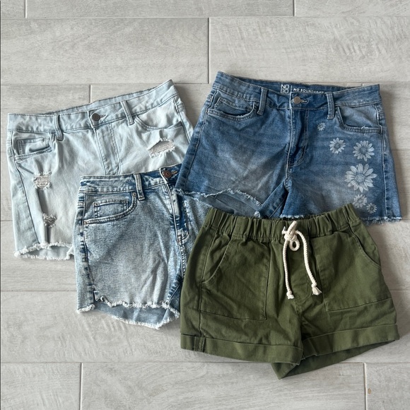 4 Pack! No Boundaries Shorts - Juniors M 7/9 - Picture 5 of 6